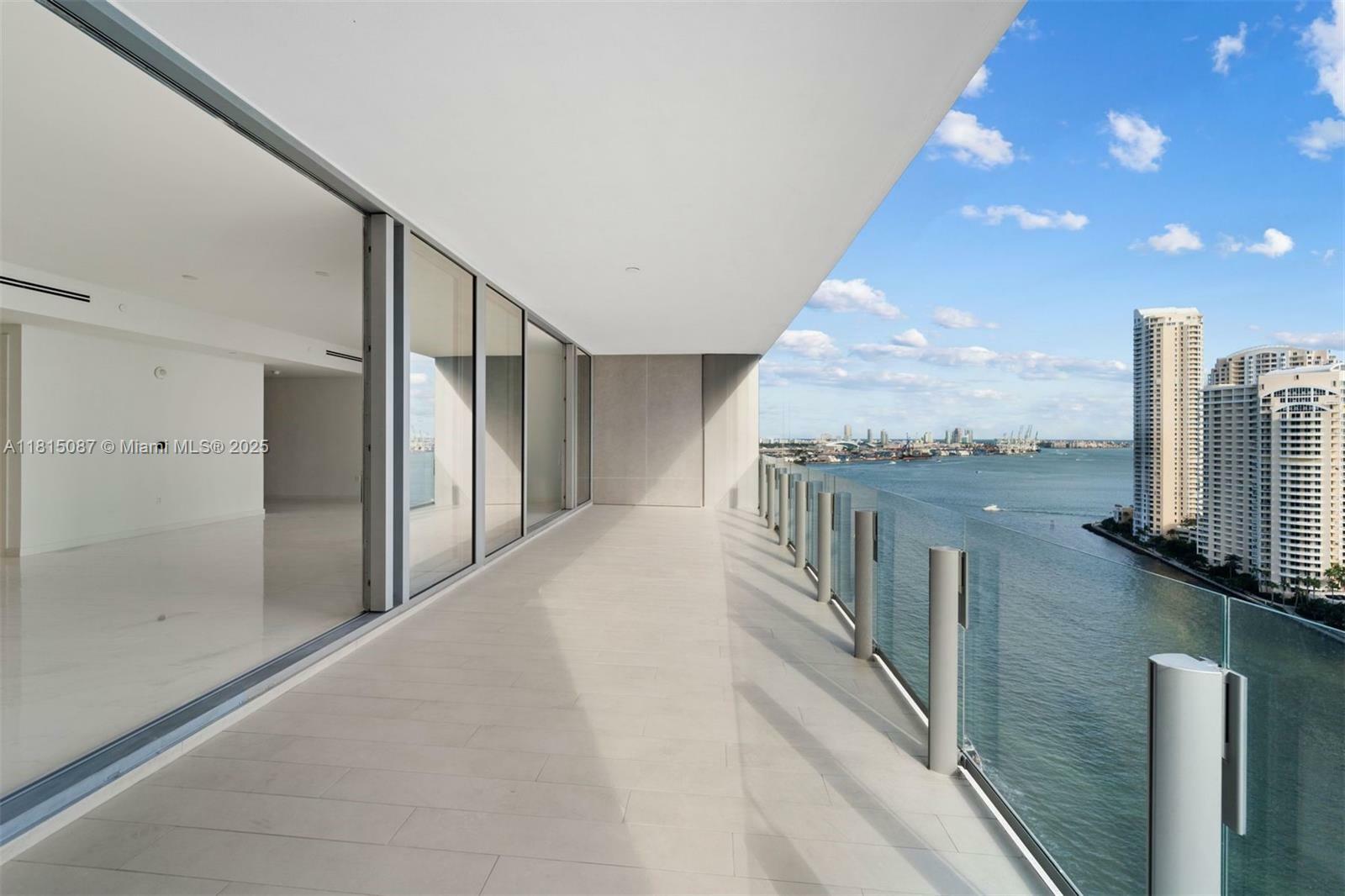 Property Photo: 300 Biscayne Blvd Way 2002 FL 33131