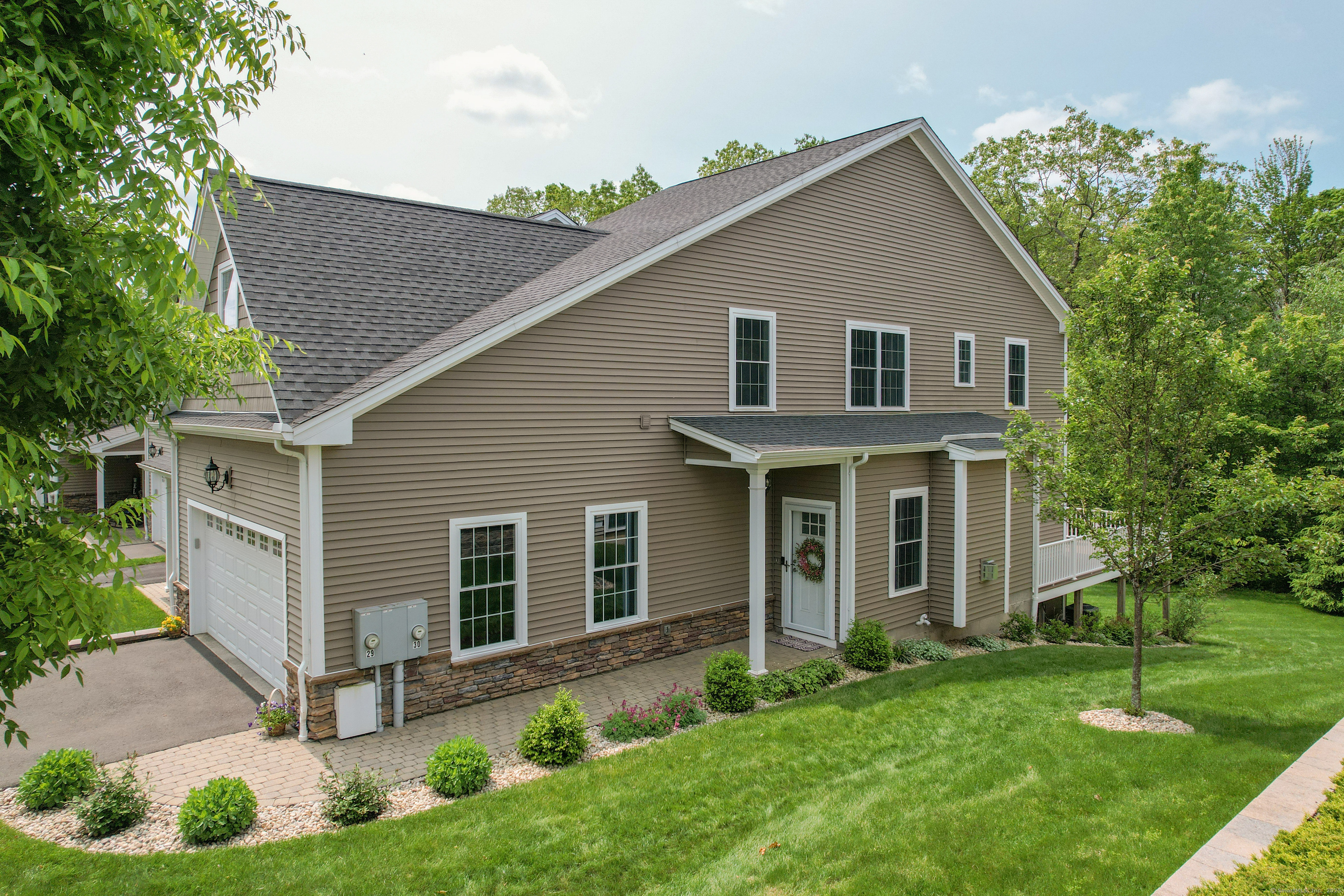 Property Photo:  28 Brookview Circle 28  CT 06010 