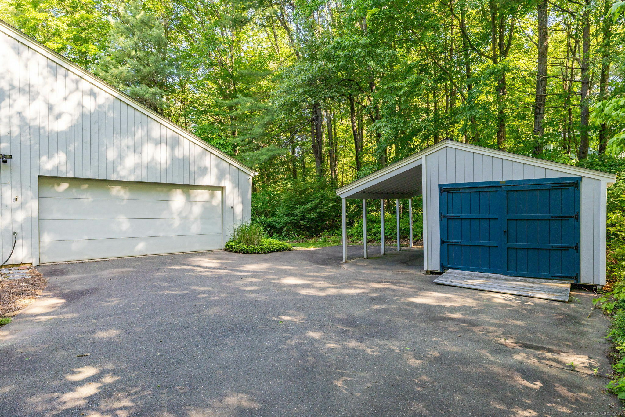 Property Photo: 20 Roundhill Road CT 06035