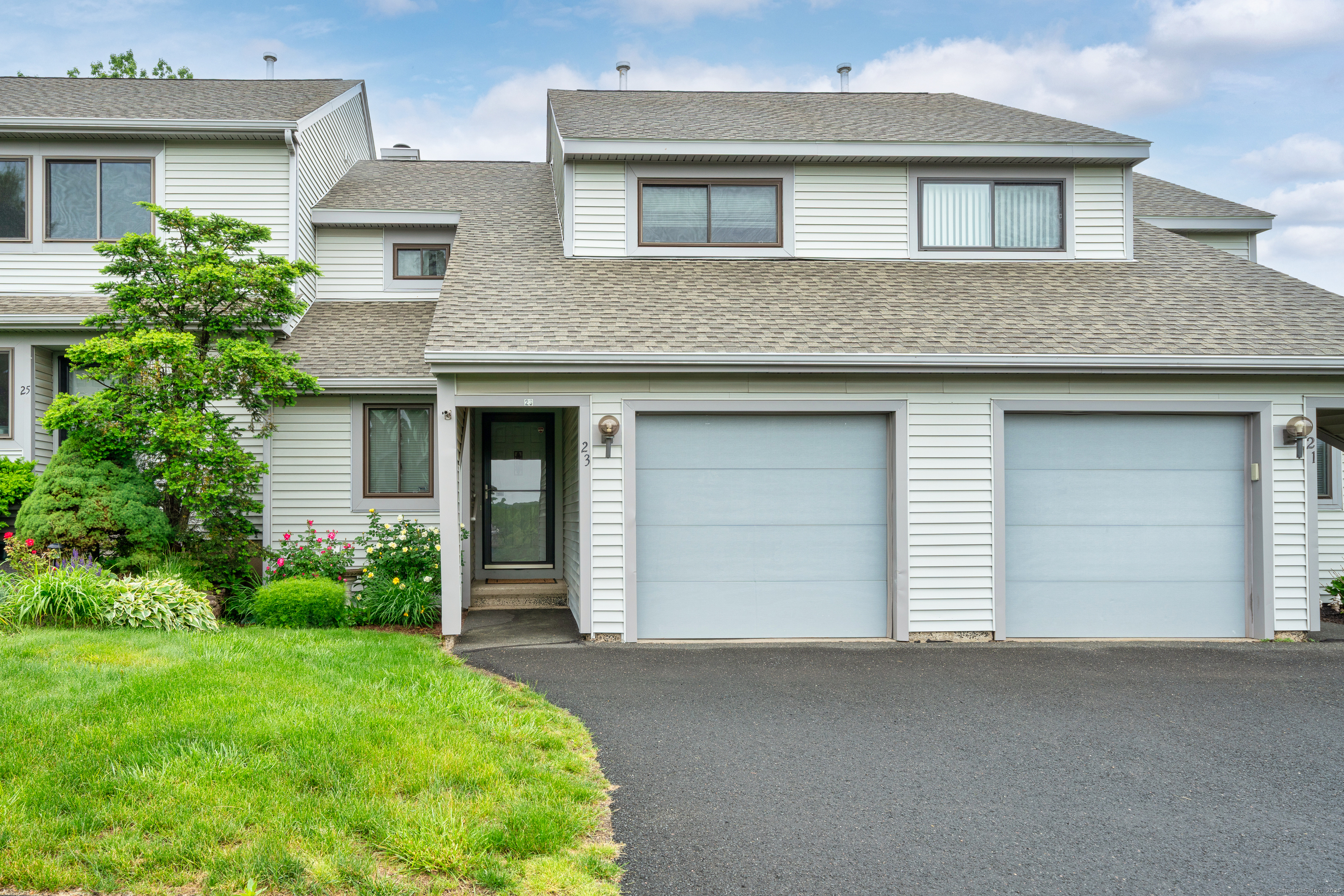 Property Photo: 23 Highcrest Drive 23 CT 06067