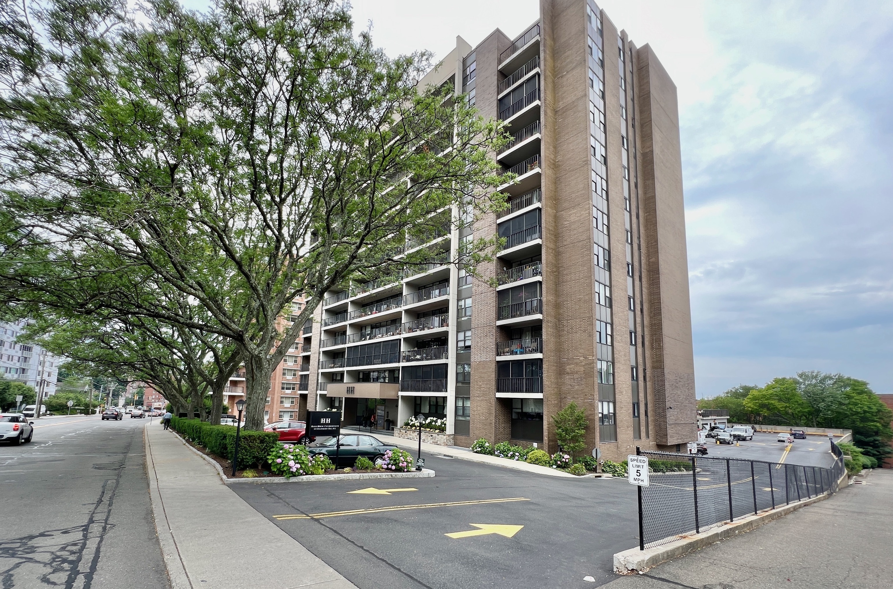 Property Photo:  44 Strawberry Hill Avenue Apt 7A  CT 06902 