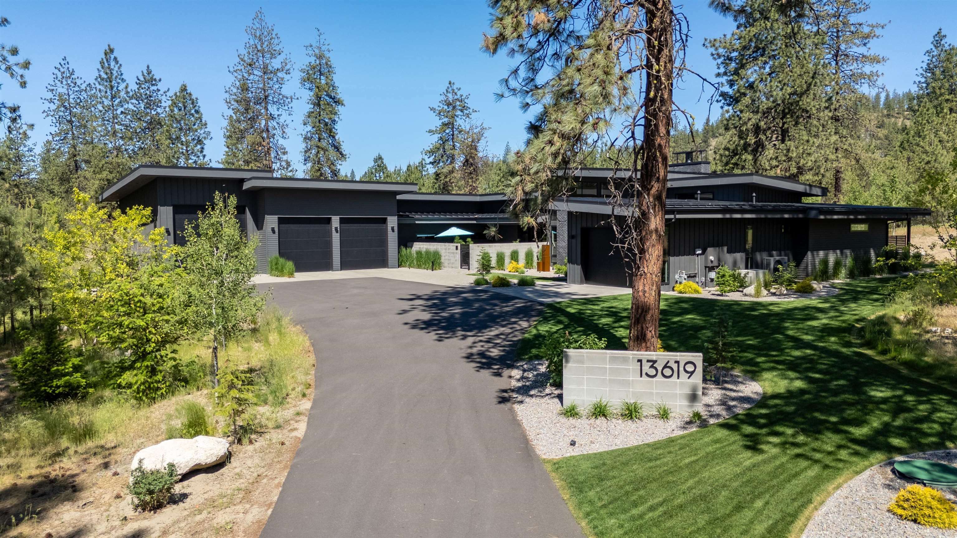 Property Photo: 13619 N Luna Ln WA 99208