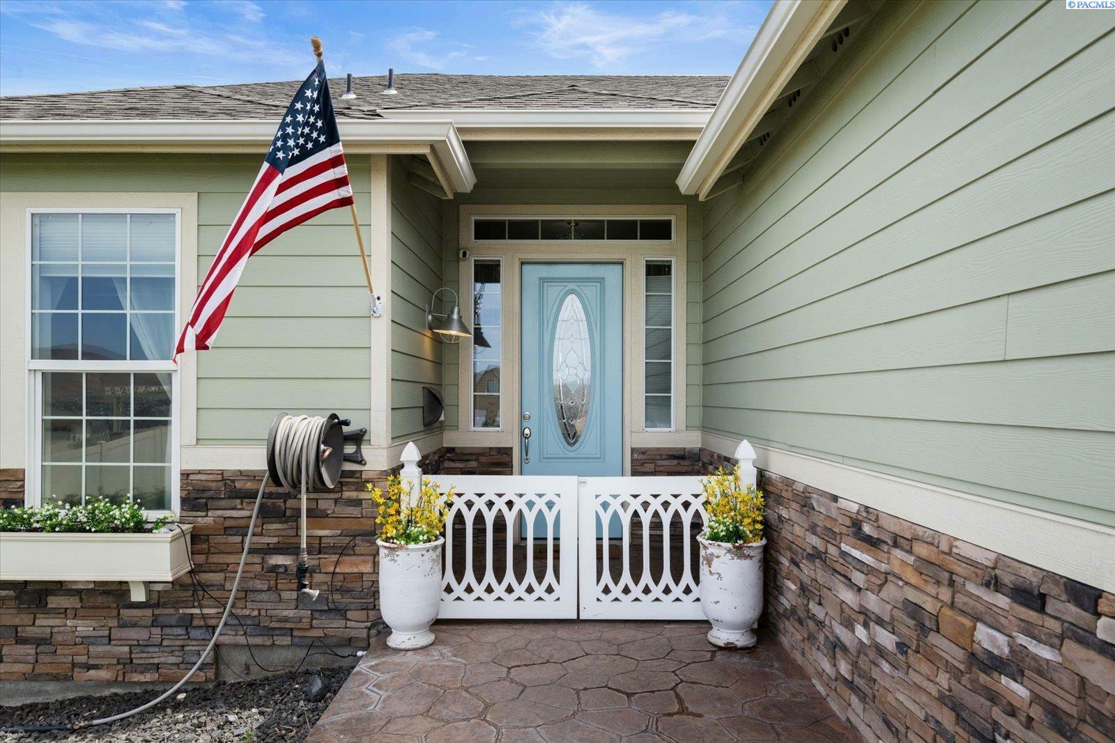 Property Photo: 308 Northview Lp WA 99353