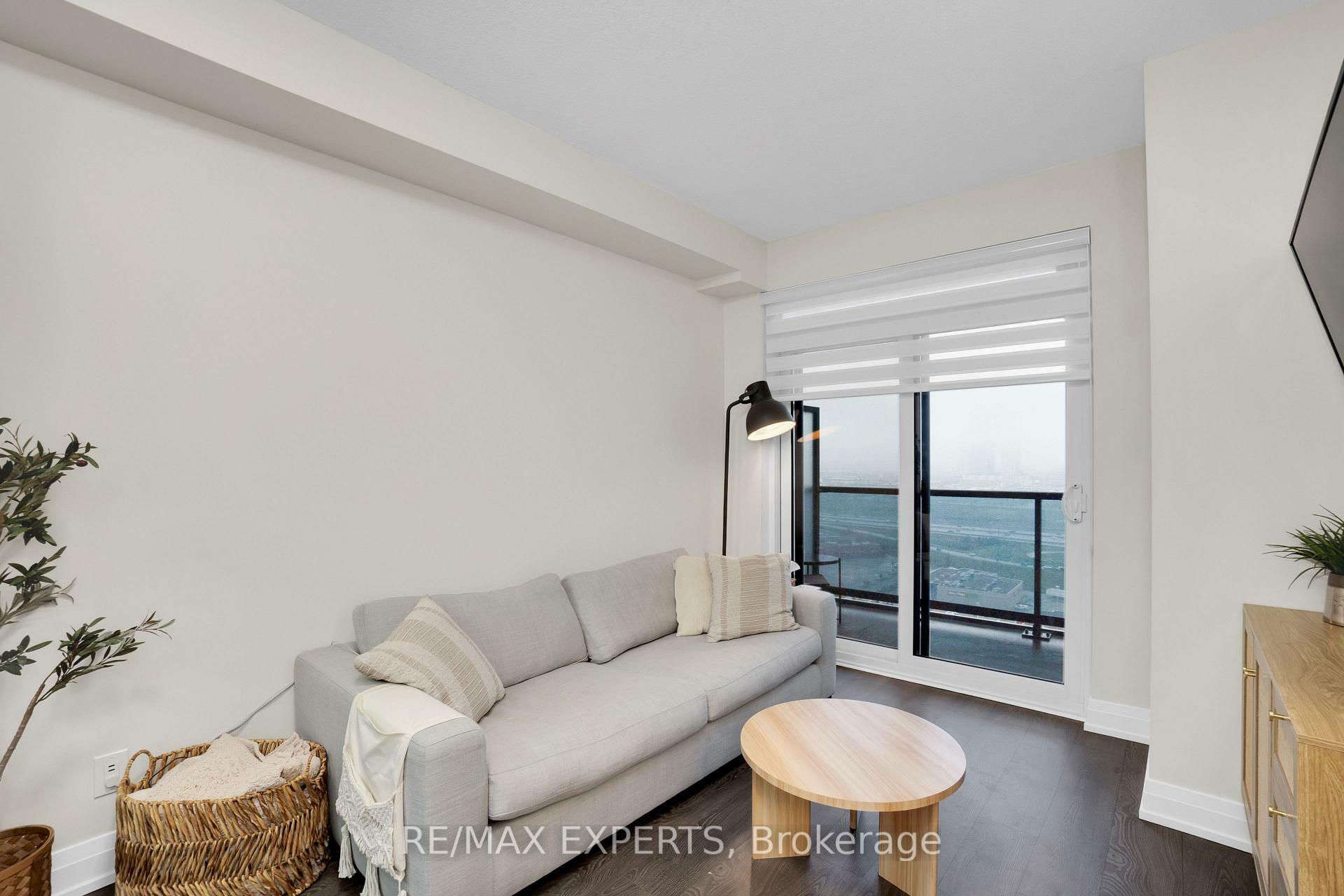 Property Photo: 3700 Highway 7 Road 2601 ON L4L 1A6