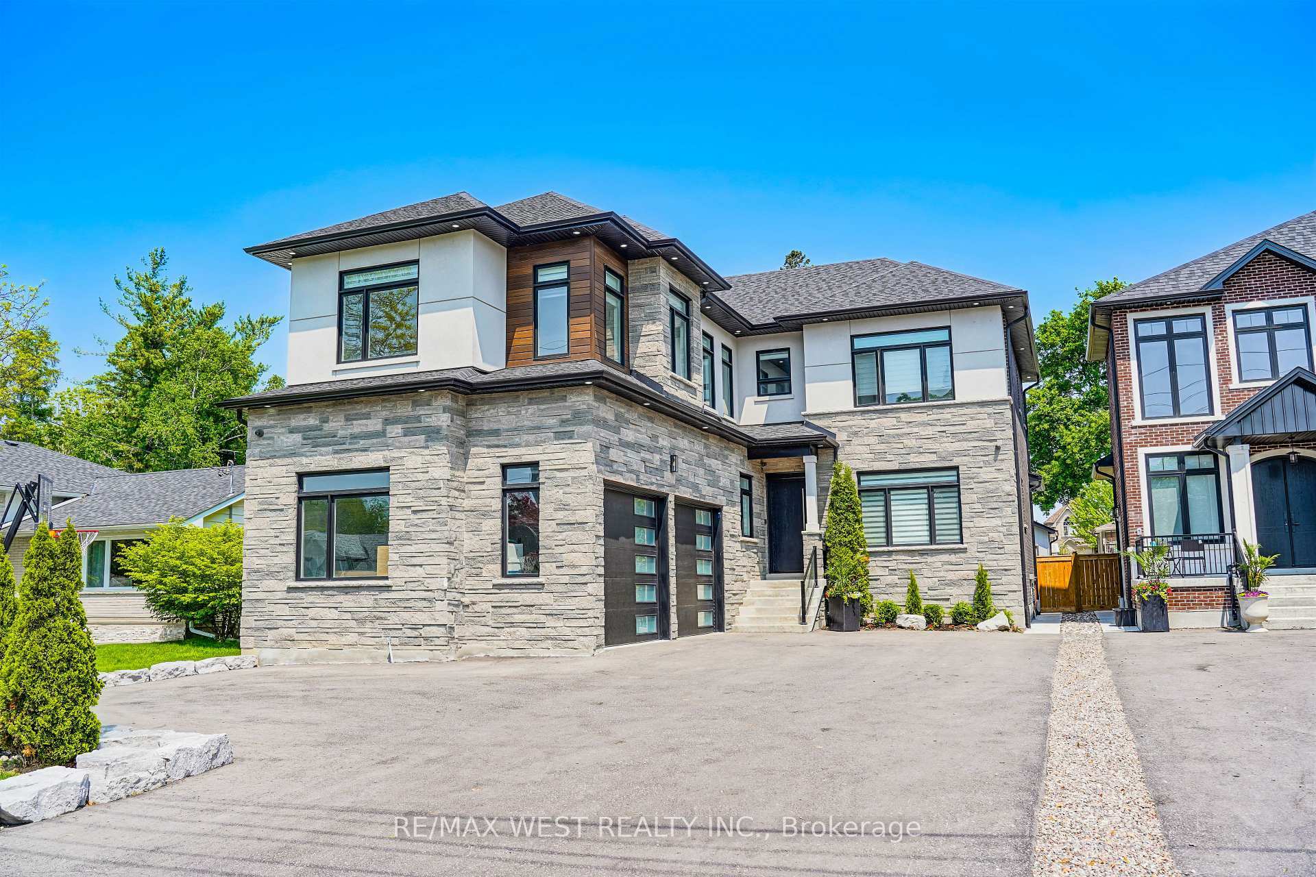 Property Photo:  407 Cochrane Street  ON L1N 5J6 