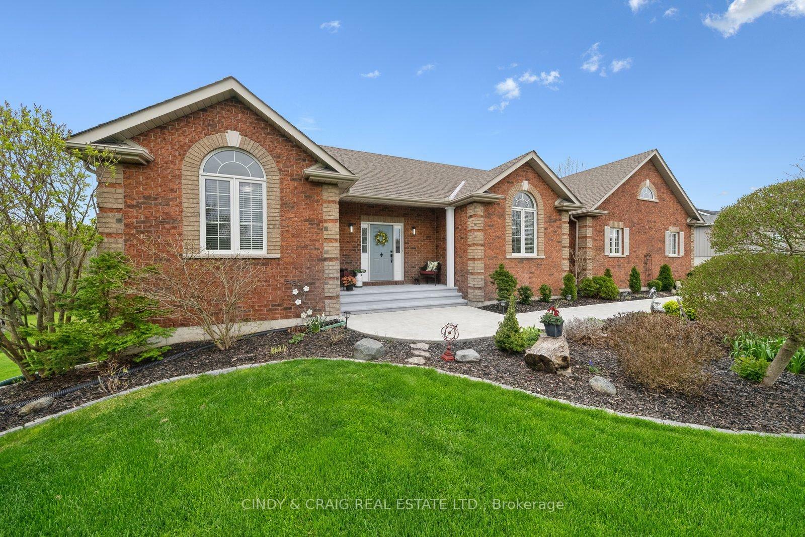 Property Photo: 43 Applewood Drive ON K0L 1L0