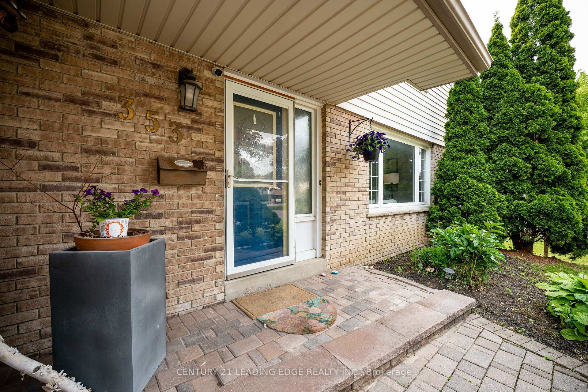 Property Photo: 353 Fleetwood Drive ON L1K 1B9