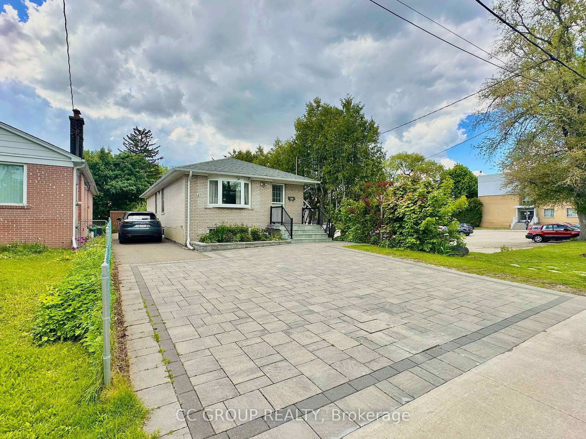 Property Photo: 404 Willowdale Avenue ON M2N 5B1