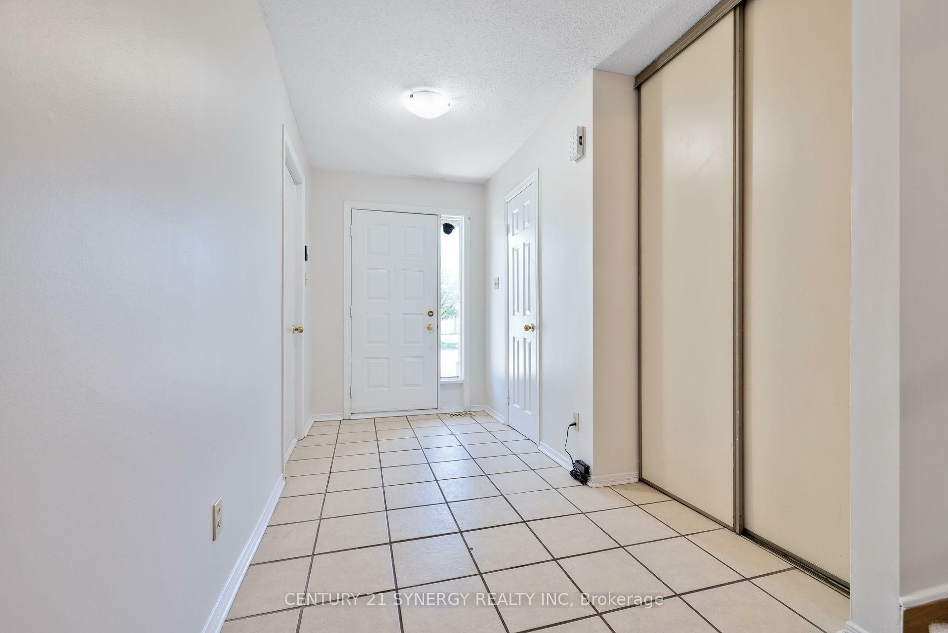 Property Photo: 861 Karsh Drive ON K1G 4T9