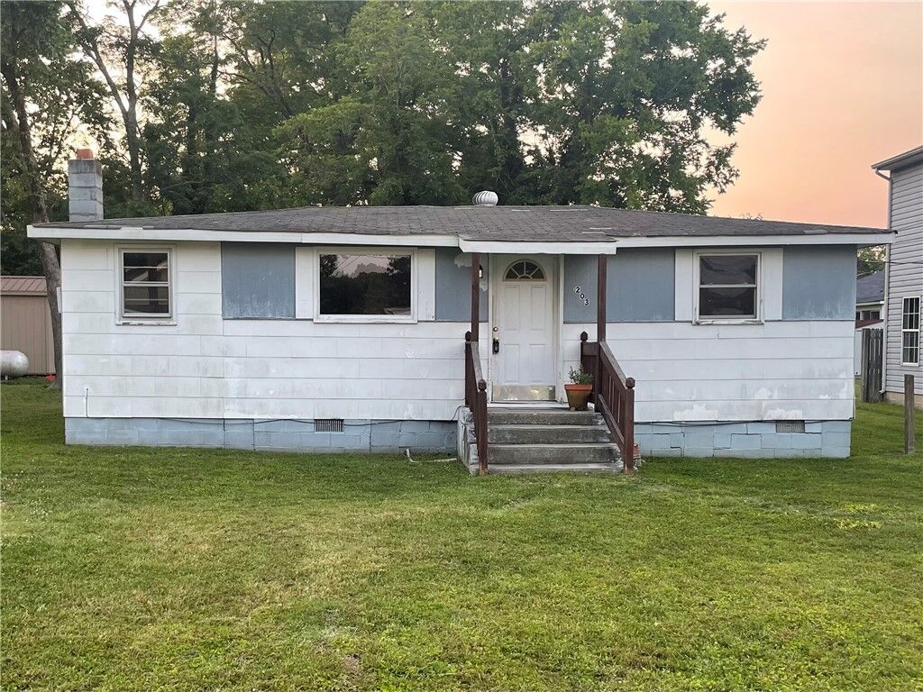 Property Photo: 203 Windsor Avenue VA 23430