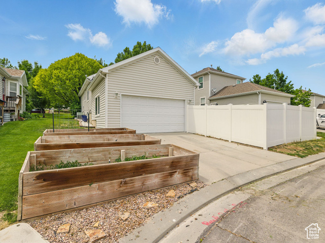 Property Photo: 7854 N White Ash Dr UT 84005