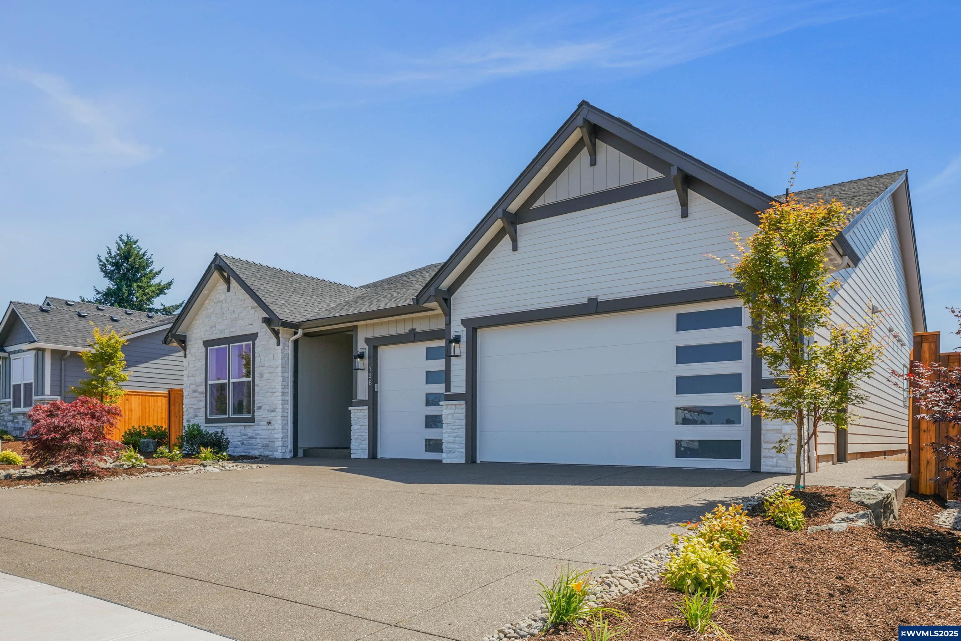 Property Photo: 728 Emily Grace Ln SE OR 97306