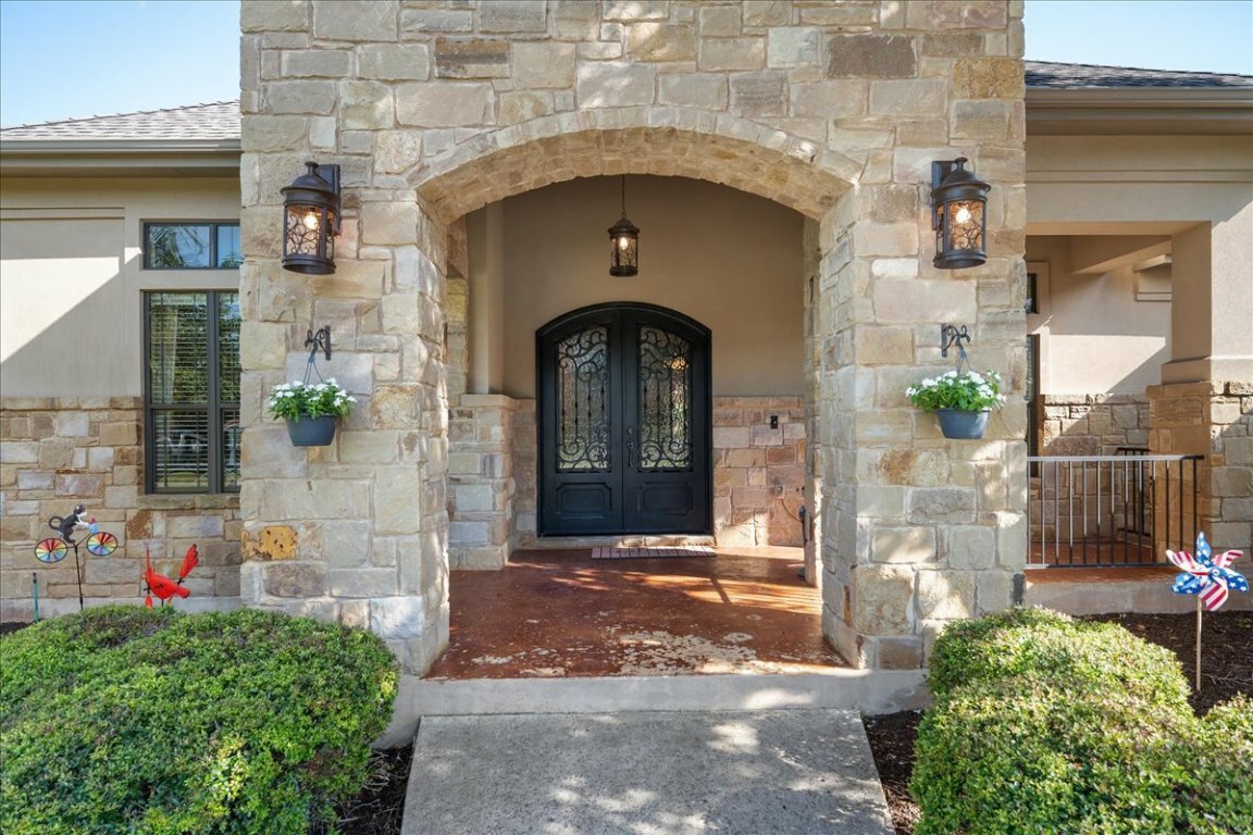 Property Photo: 102 Standing Oak Drive TX 78633
