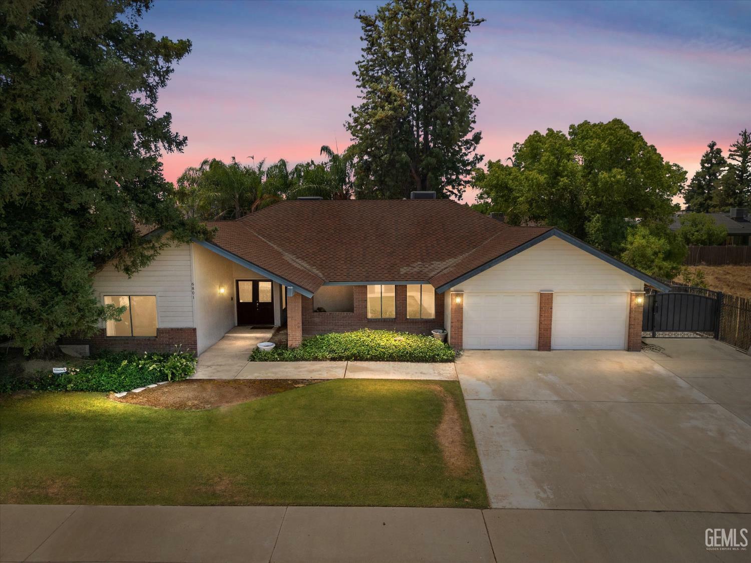6801 Weldon Avenue  Bakersfield CA 93308 photo
