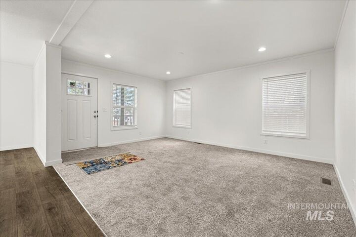 Property Photo:  207 E Freeport St  ID 83605 