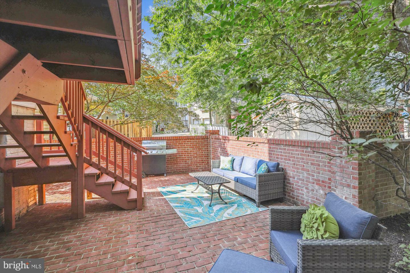 Property Photo: 2227 N Albemarle Street VA 22207