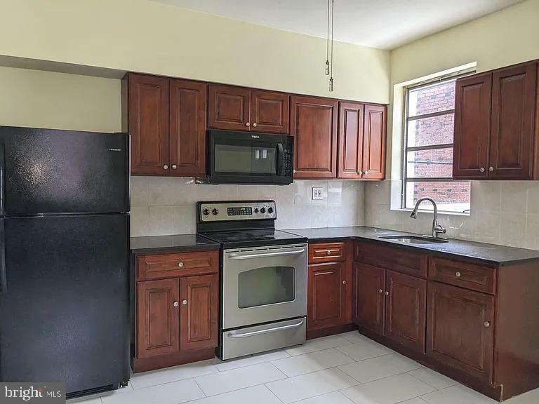 1512 Wolf Street  Philadelphia PA 19145 photo