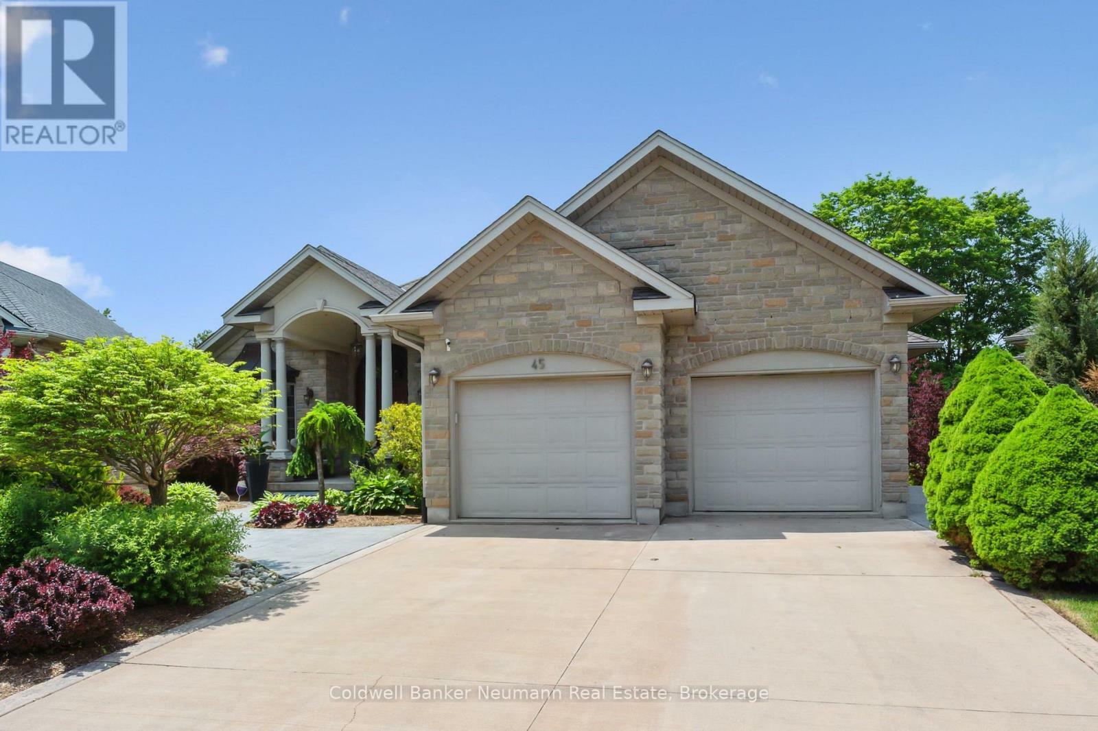 Property Photo:  45 Keys Crescent  ON N1G 5J7 