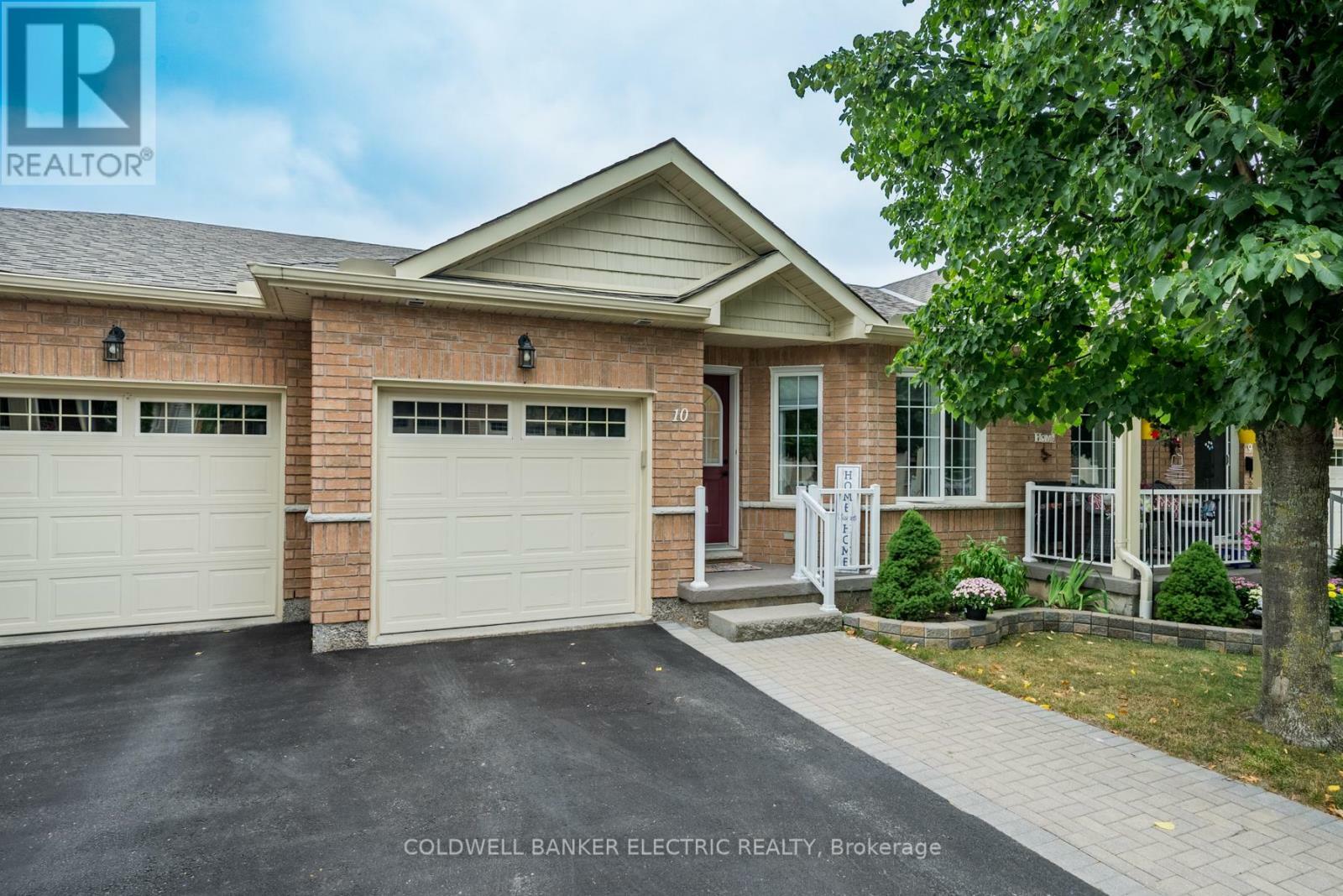 Property Photo: 861 Wentworth Street 10 ON K9J 8R7