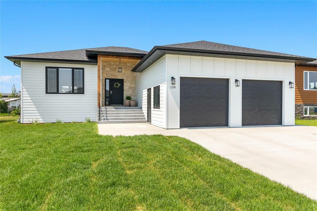 128 Birchwood Lane  Mitchell MB R5G 2J3 photo