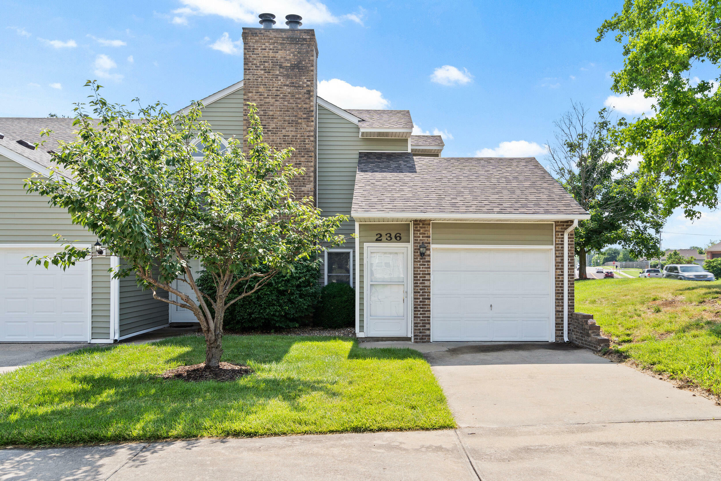 Property Photo: 236 W Green Meadows Rd MO 65203
