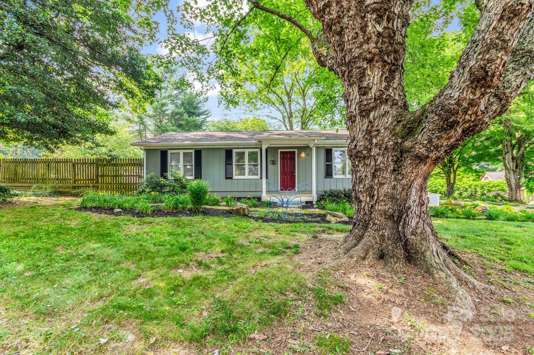 Property Photo: 21 Stoney Nob Drive NC 28792