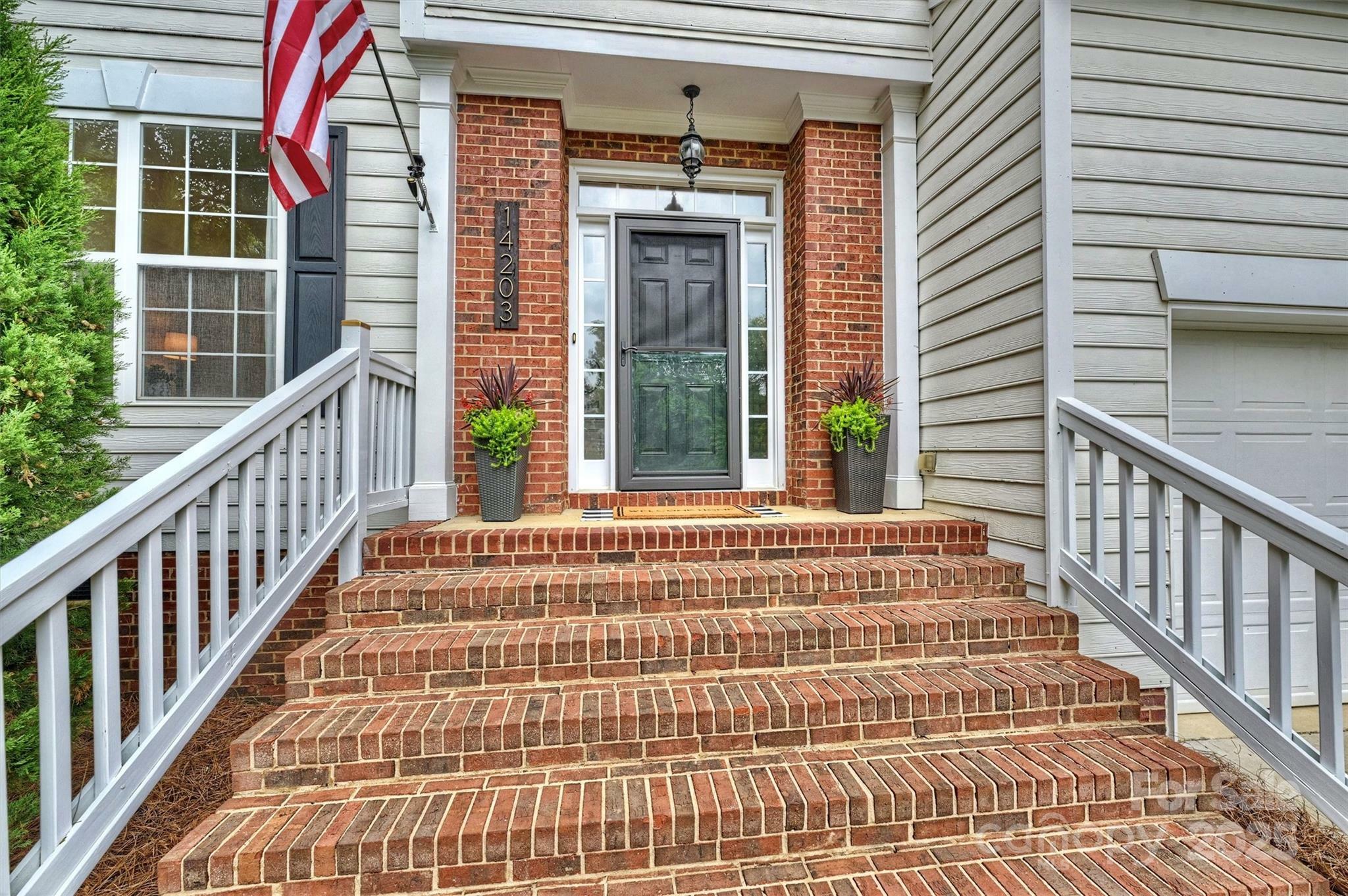 Property Photo: 14203 Queens Carriage Place NC 28278