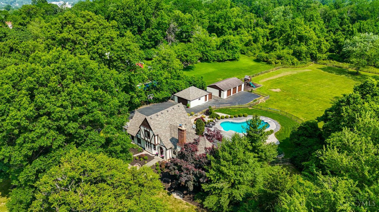 Property Photo: 2896 E Galbraith Road OH 45237