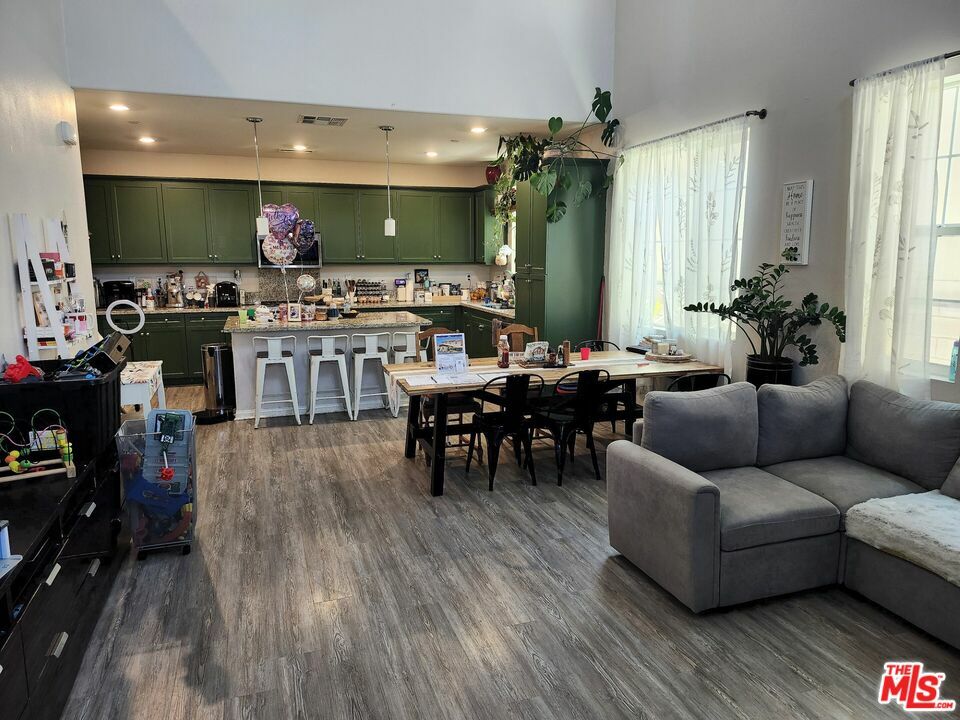 Property Photo: 454 Tibbetts St CA 93060