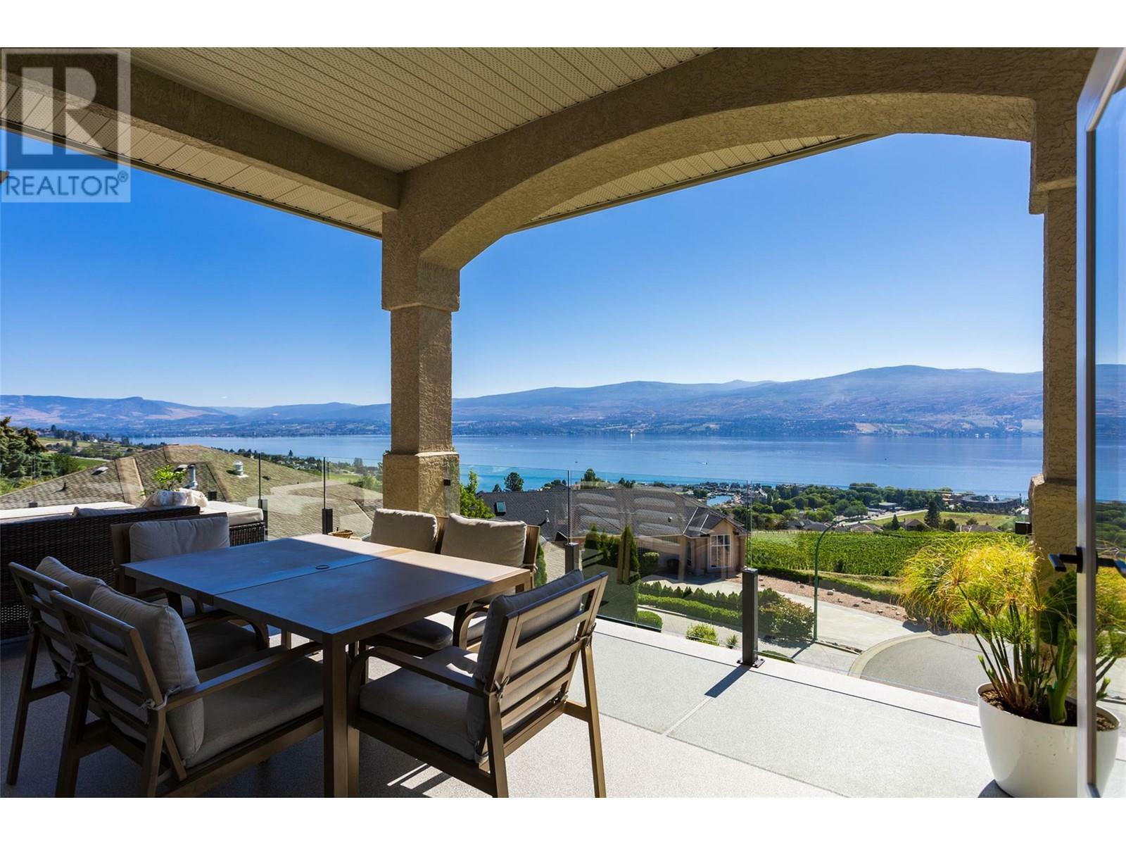 Property Photo: 1608 Braeburn Court BC V4T 2V5