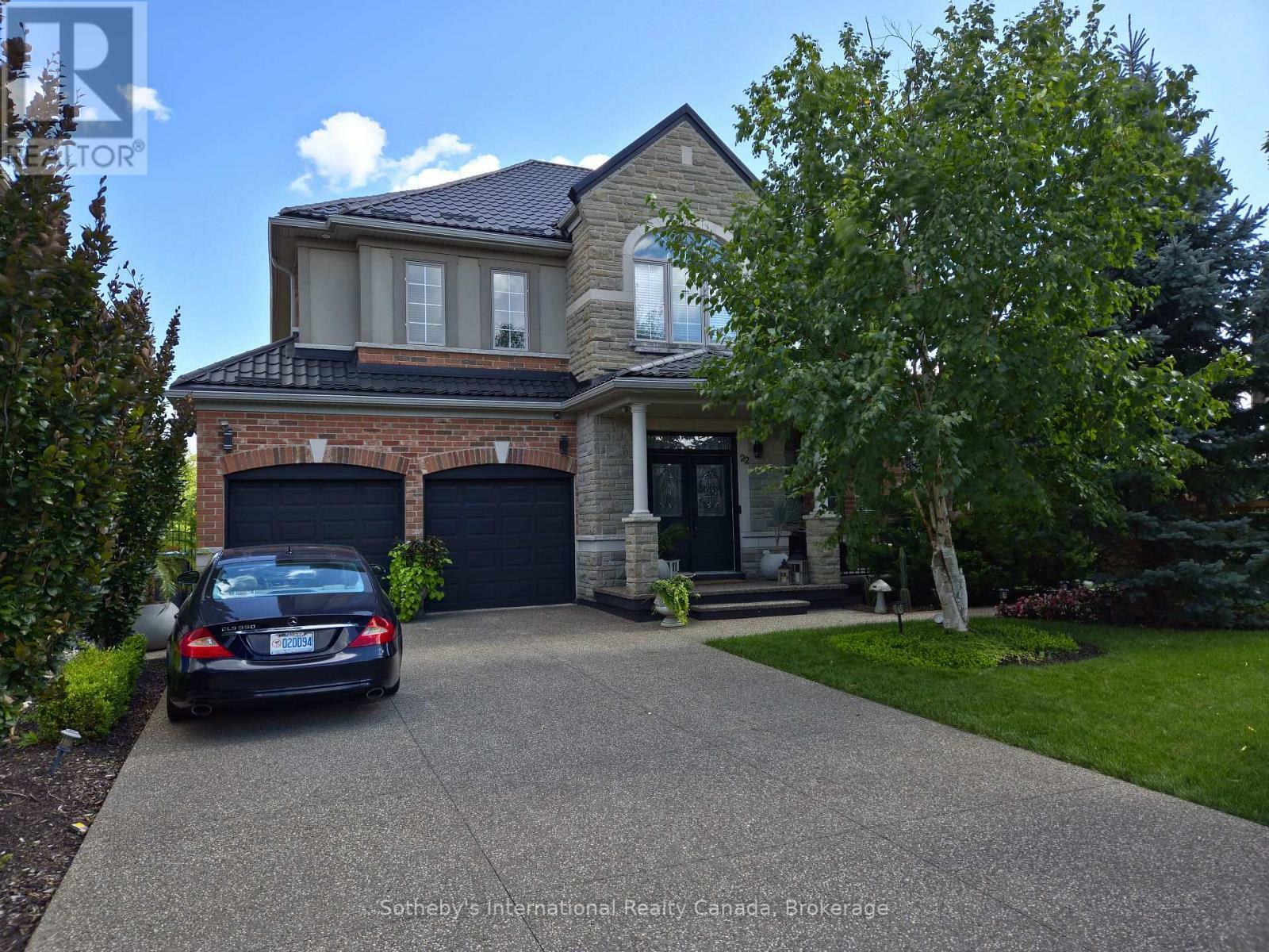 Photo de la propriété: 22 Prada Court ON L6P 2K1