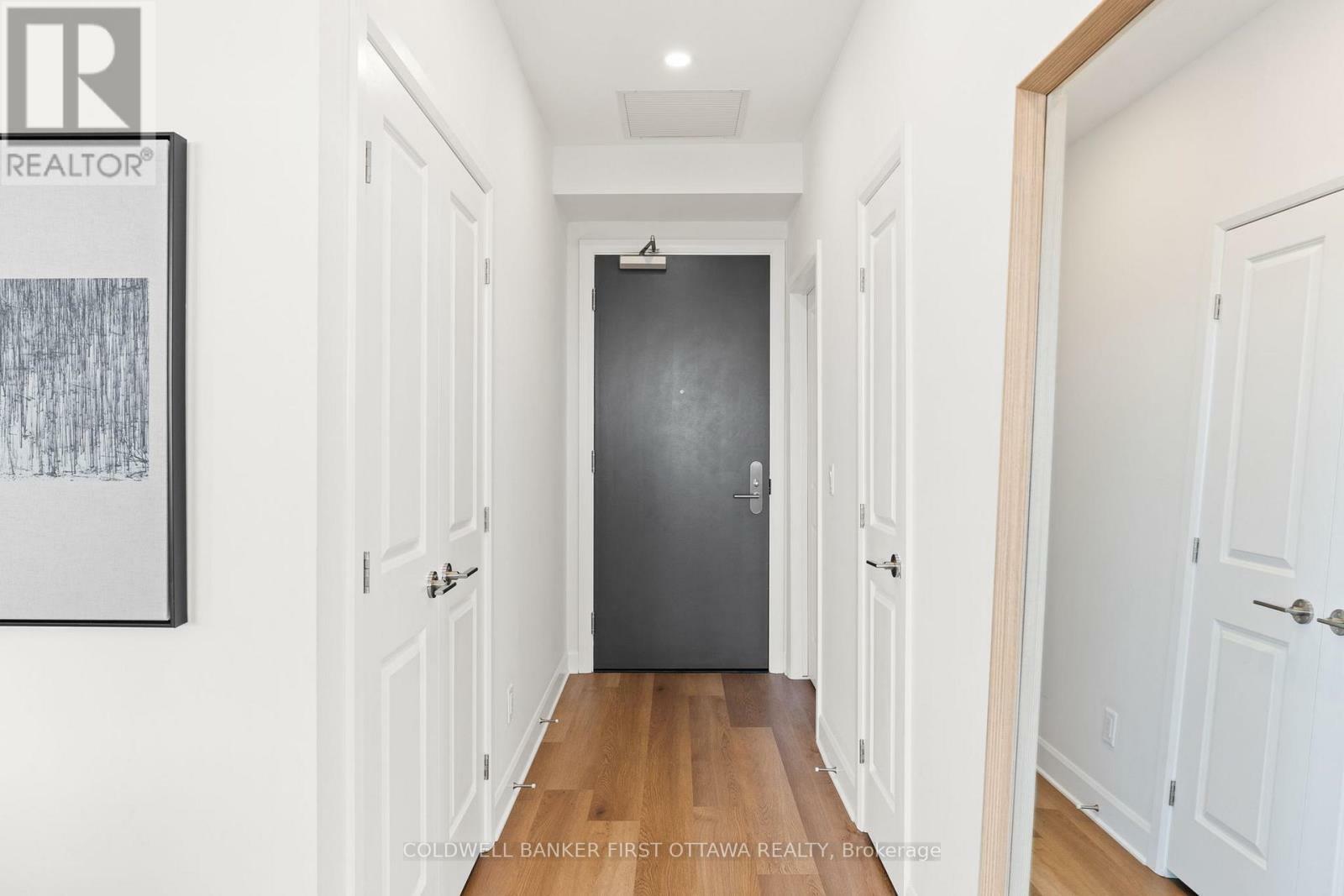 Property Photo: 520 Pimiwidon Street 206 ON K1K 5B4