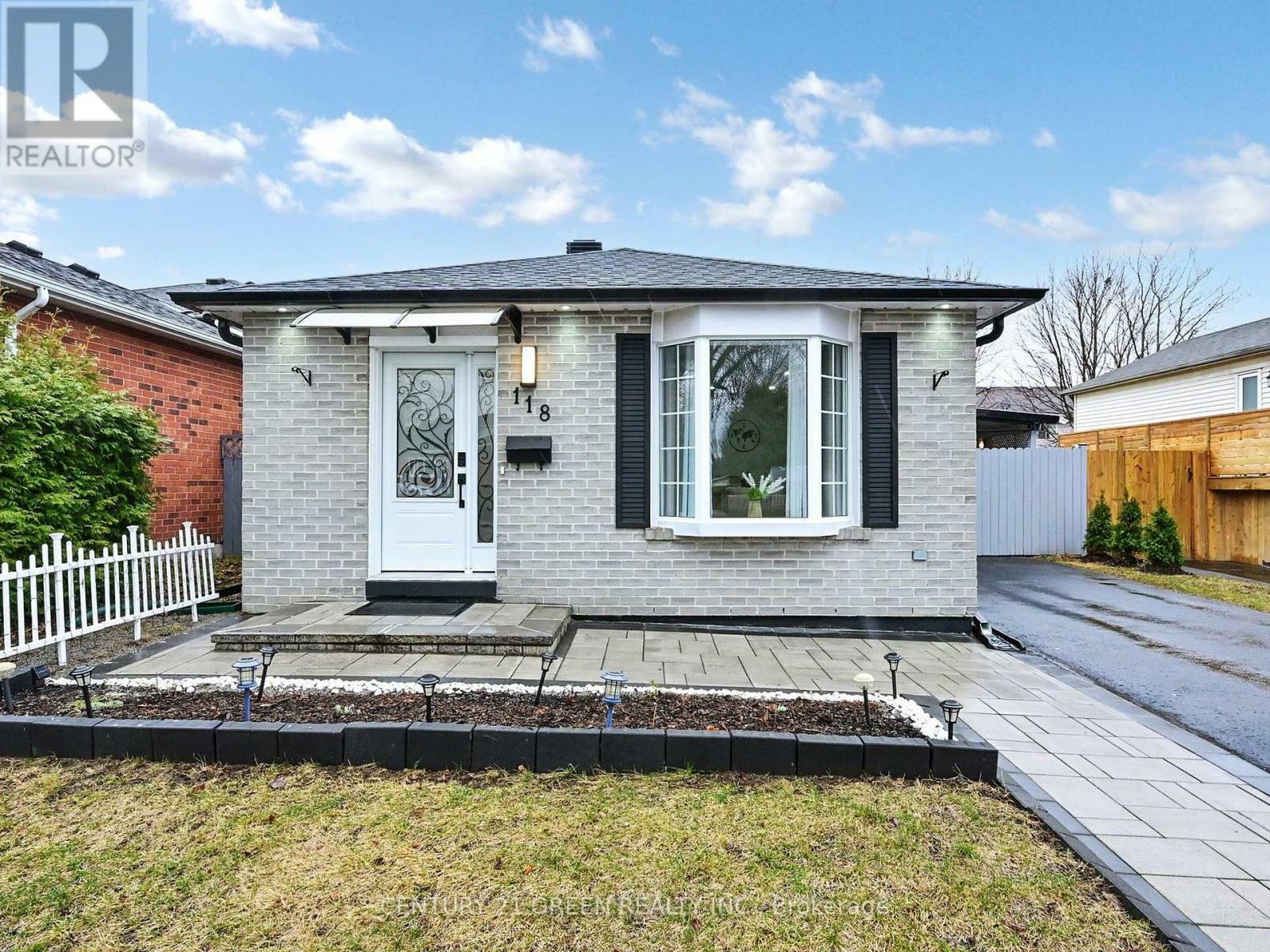 Property Photo: 118 Homefield Square ON L1E 1K9
