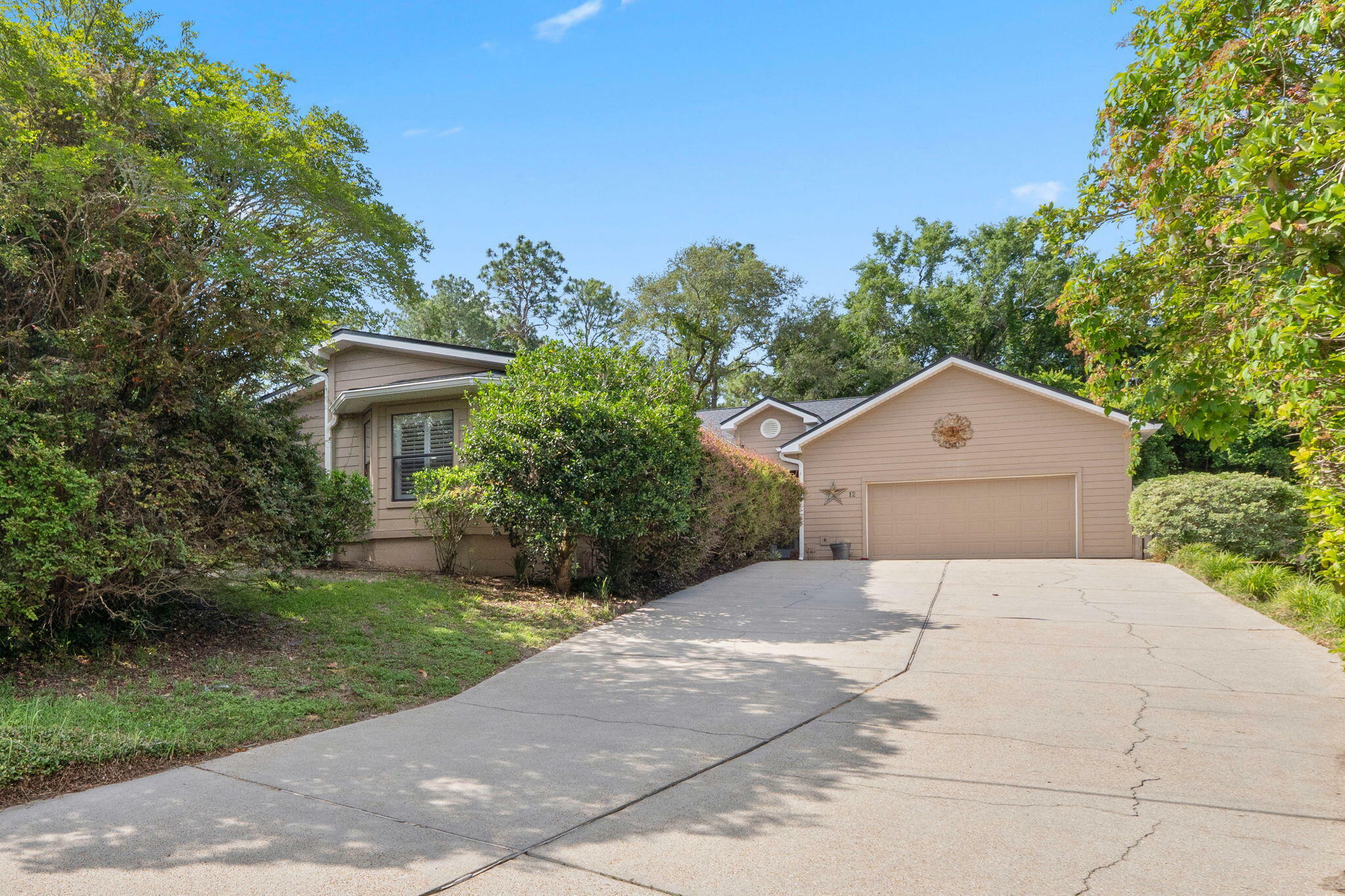Property Photo: 12 Hillcrest Drive FL 32579