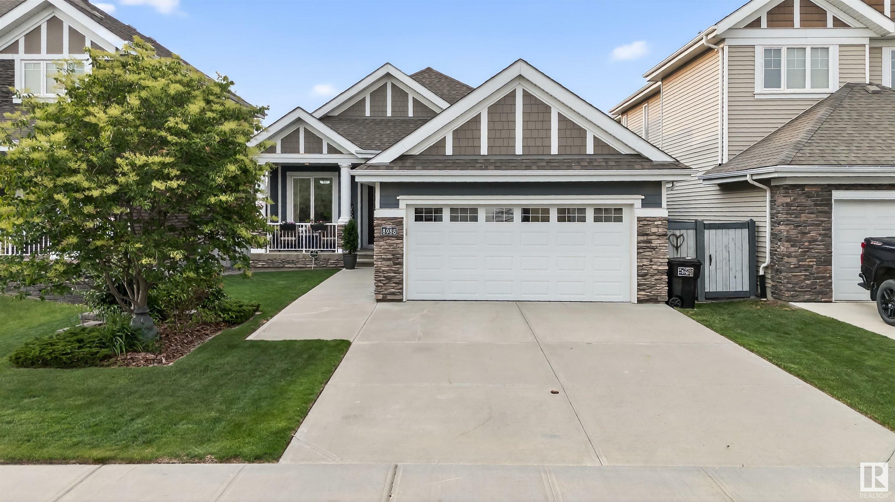 Photo de la propriété: 8988 24 Avenue SW AB T6X 1A6