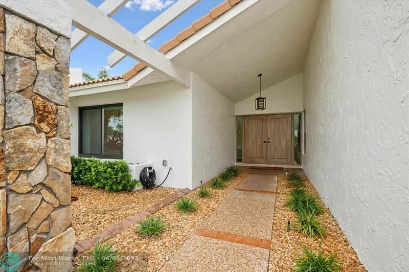 Property Photo: 9931 NW 11th St FL 33322