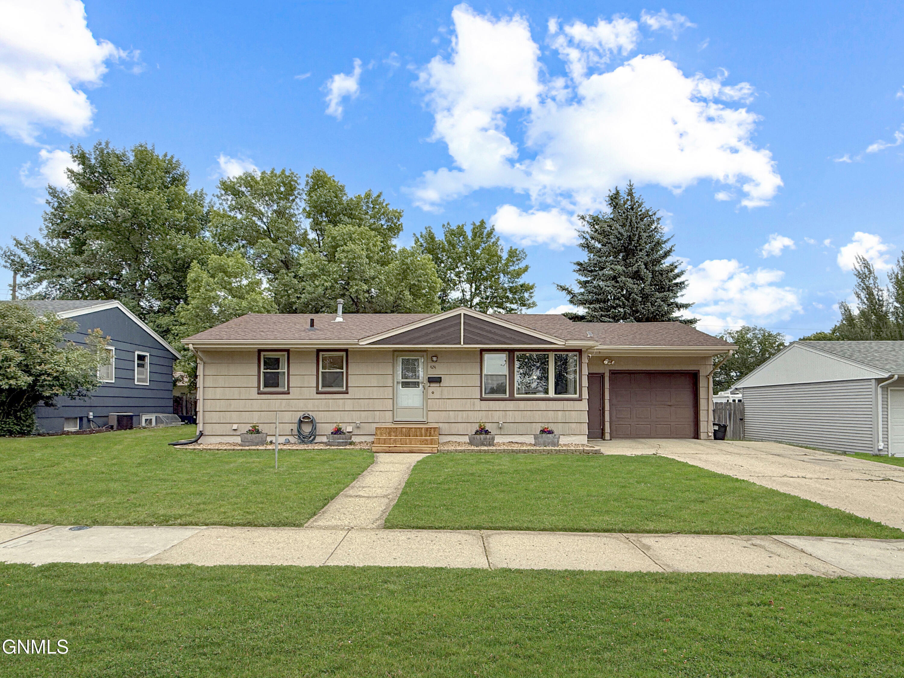 424 26th Street NW  Minot ND 58703 photo