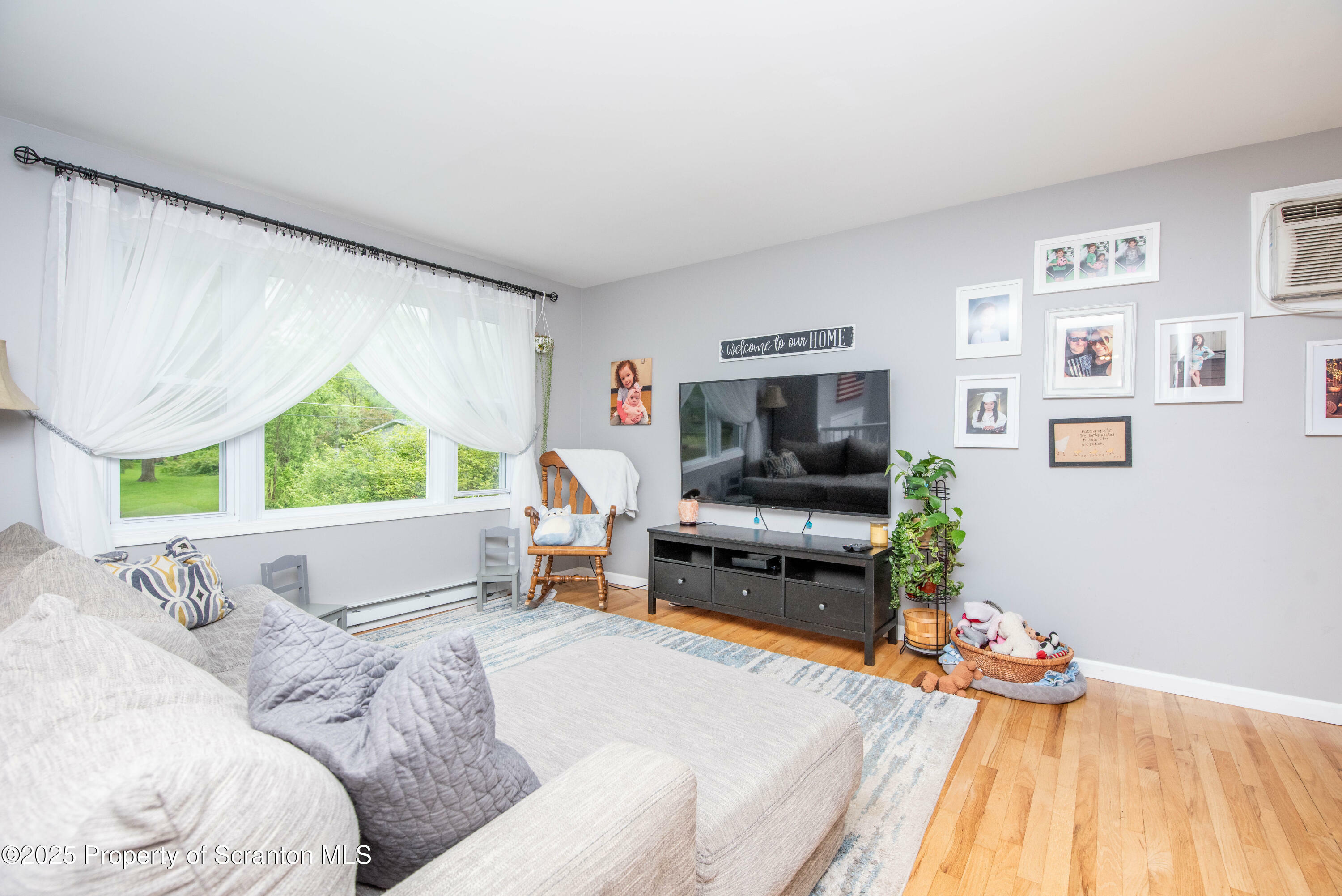 Property Photo:  