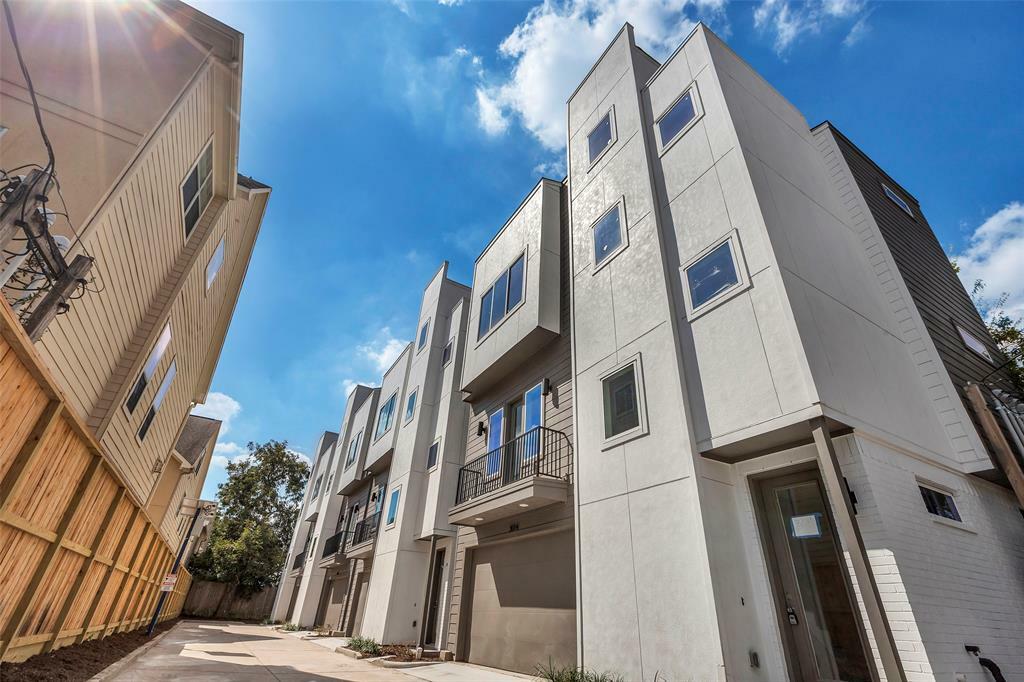 Property Photo: 3012 Bell Street TX 77003