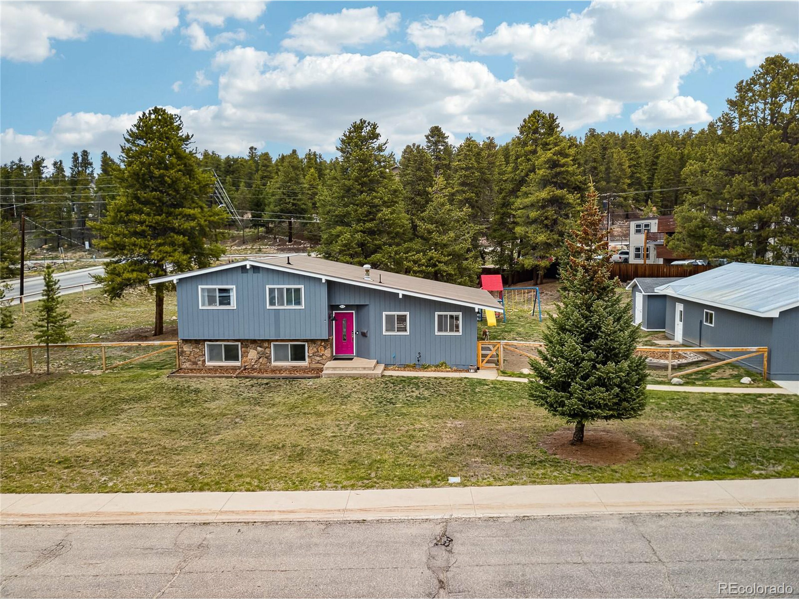 Property Photo: 305 W 17th St CO 80461