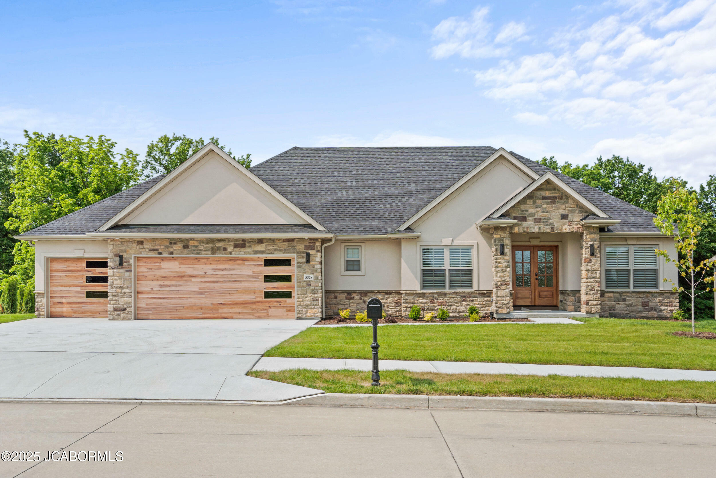 Property Photo: 5328 Oakville Ranch Drive MO 65201