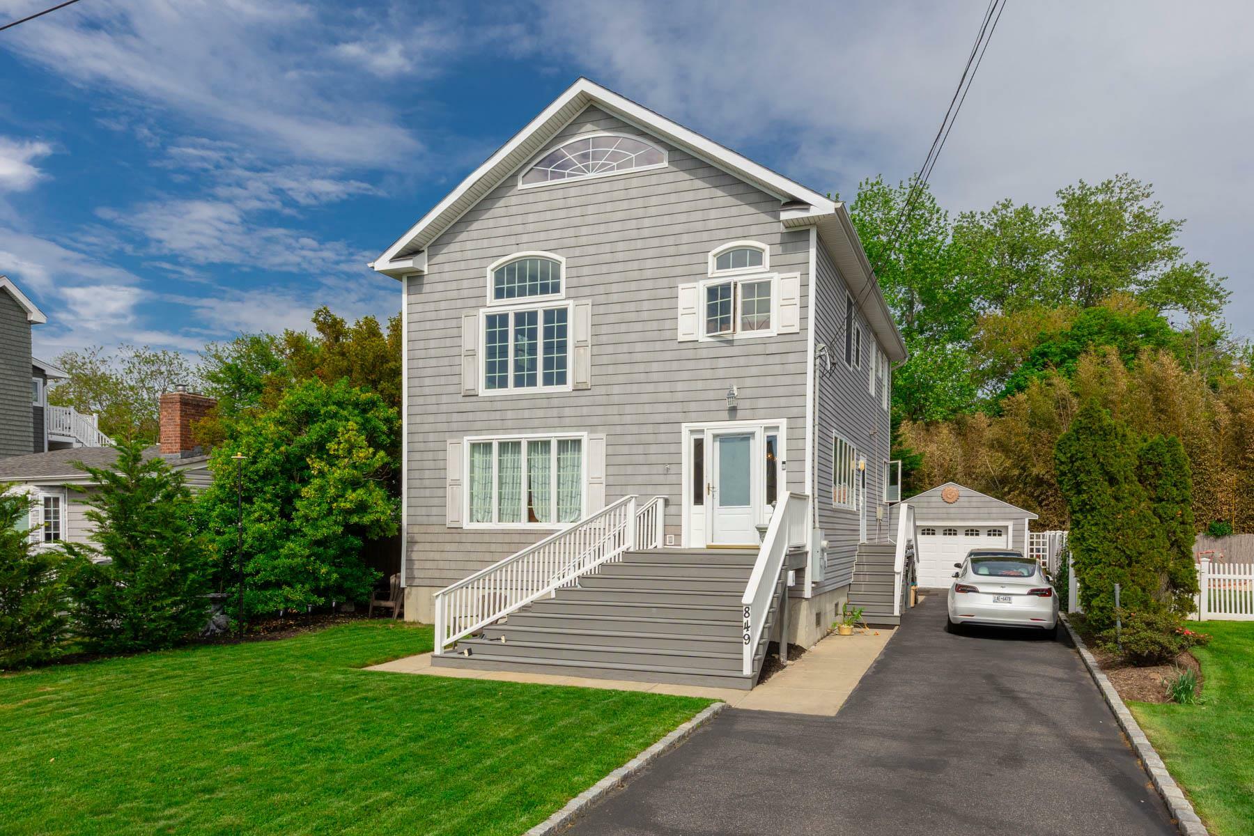 849 E Bay Drive  West Islip NY 11795 photo