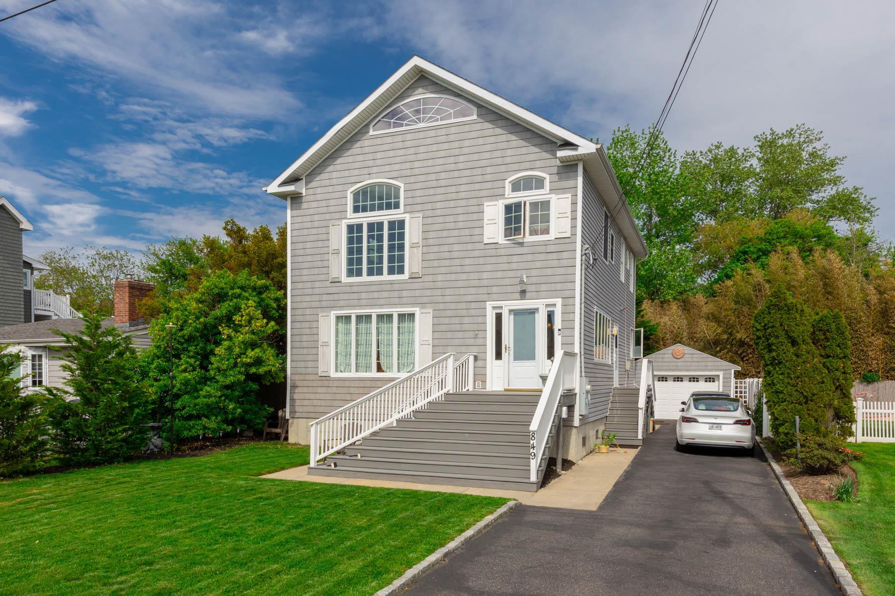 849 E Bay Drive  West Islip NY 11795 photo