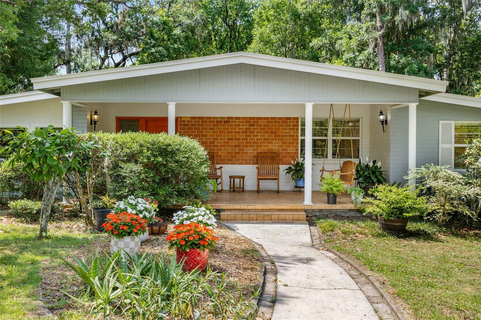Property Photo: 2035 NW 12th Road FL 32605