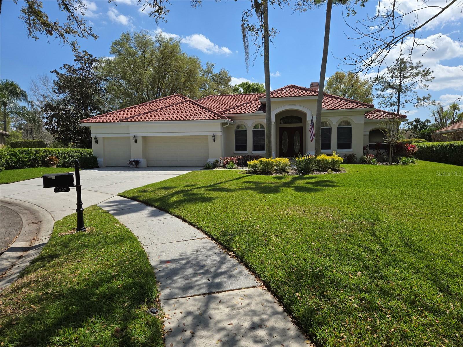 Property Photo: 9127 Woodridge Run Drive FL 33647