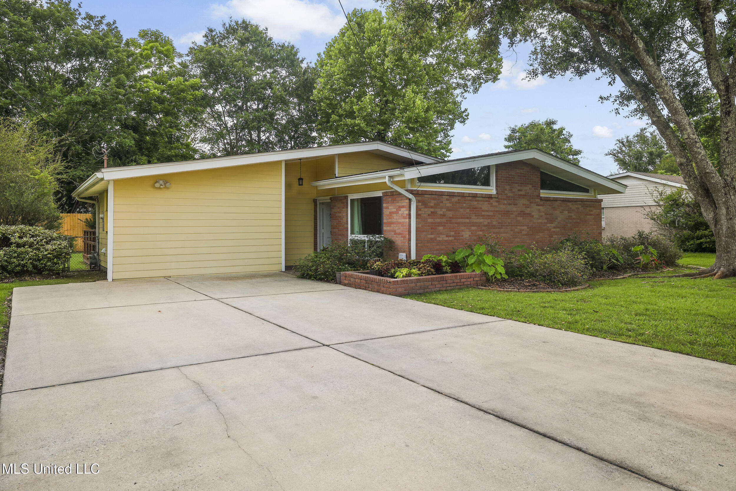 Property Photo:  108 Pimlico Street  MS 39560 