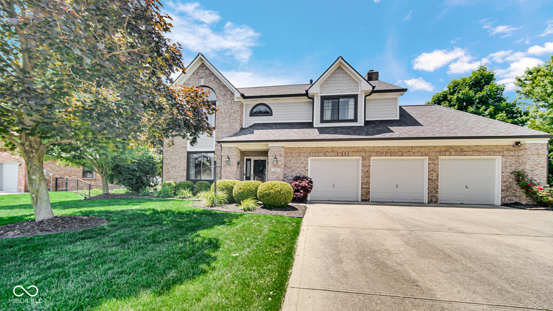 Property Photo: 318 Meadowview Lane IN 46142