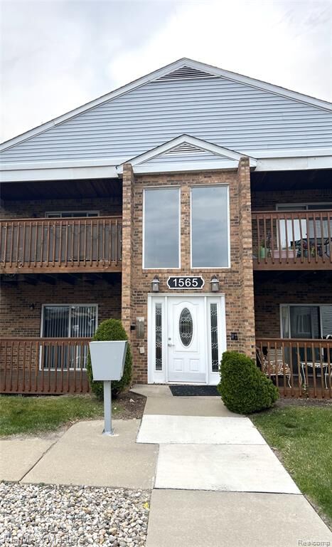Property Photo:  1565 Harbour Boulevard 182  MI 48183 2165 