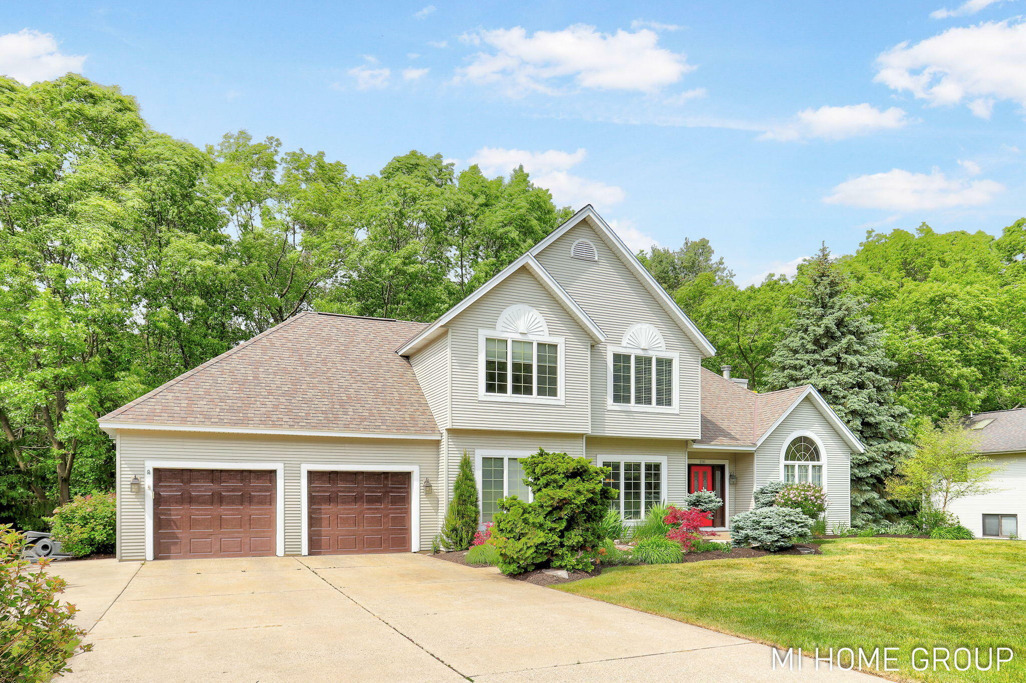 Property Photo: 2103 Woodlark Drive MI 49424