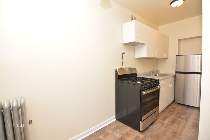 Property Photo: 6250 N Winthrop Avenue 204 IL 60660